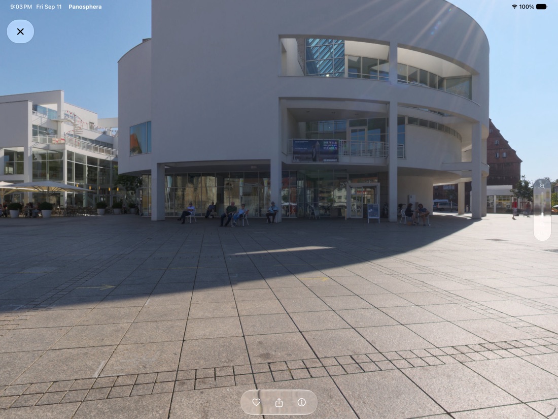 The viewer on iPad in landscape: a 360° photo with the control bar
